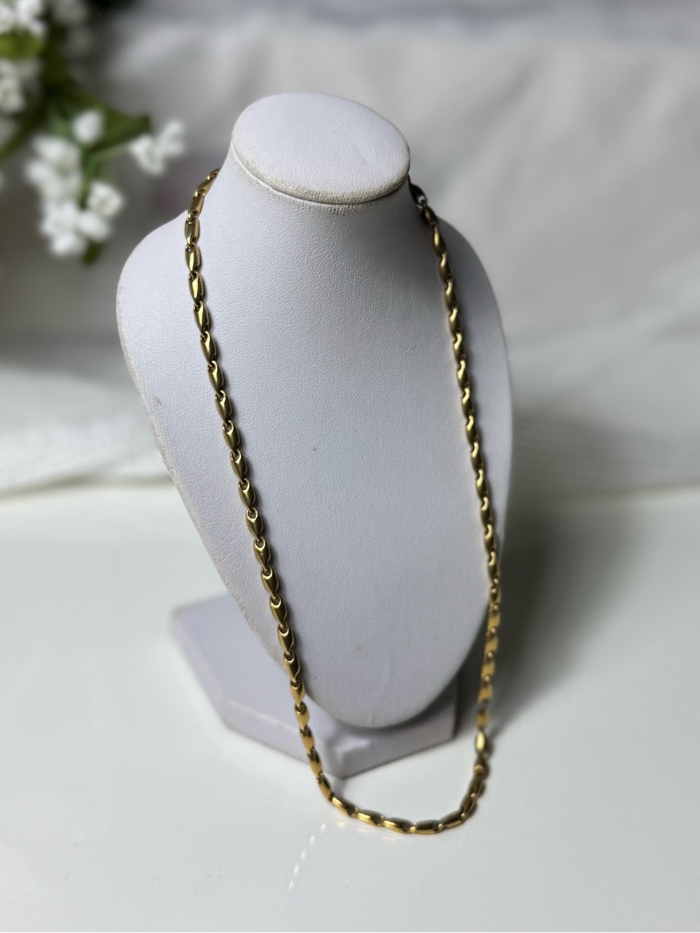 Vintage Monet Gold Tone Ornate Round Necklace Pendant old money